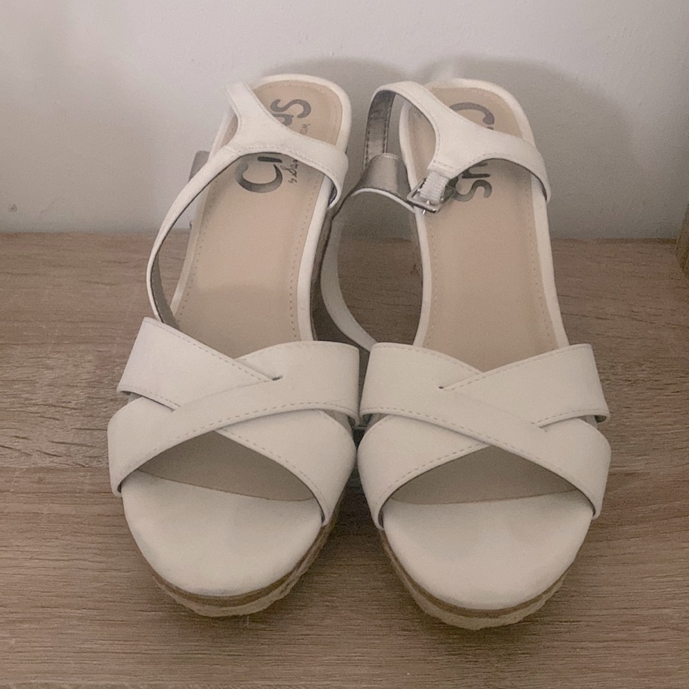 Good condition white circus by Sam Edelman sandals